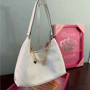 Elegant White Handbag with Gold Chain